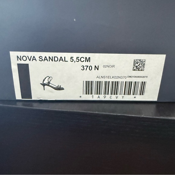 Sandals Louis Vuitton Strappy
Heel black 37 - Picture 8 of 12